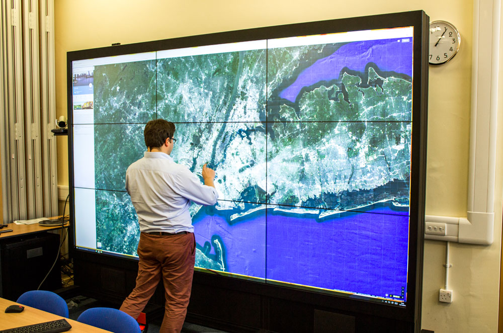 Technologie dotykowe i wyświetlanie treści – rozwój, który idzie w parze