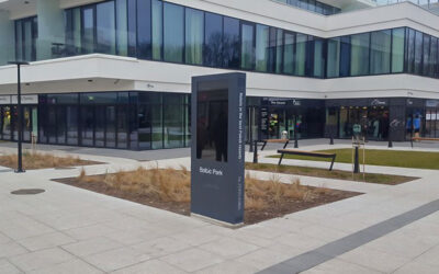 Totemy zewnętrzne V-TOTEM: Funkcjonalność. Wytrzymałość. Design.